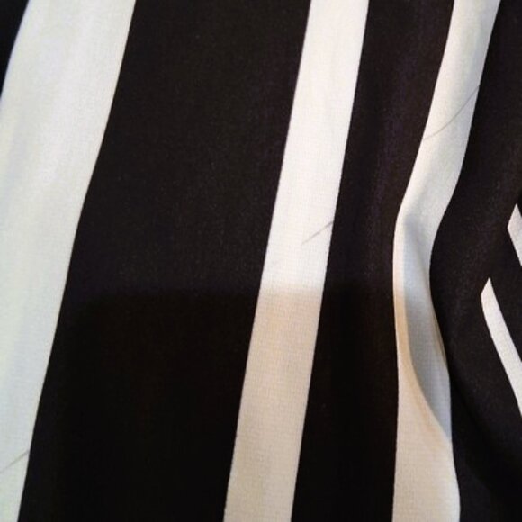 H&M BLCK/WHITE STRIPED WIDE LEG, DRAWSTRING WAIST PANTS. SZ 10. - Picture 9 of 9